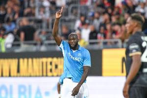 米体：卢卡库左大腿股四头肌不适，周一将接受进一步检查