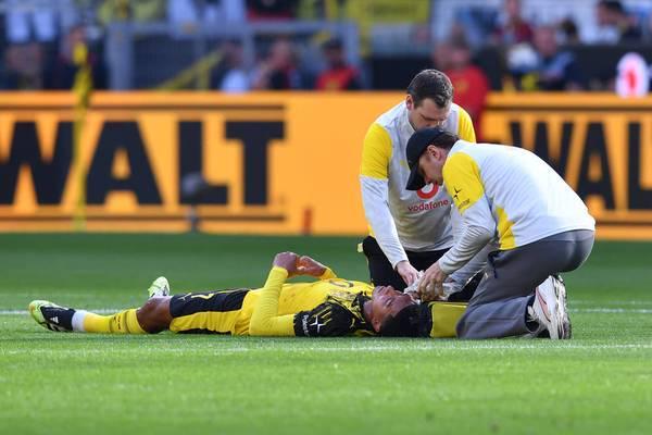 华体会hth注册-争顶时与柏林联合球员相撞，乔布-贝林厄姆脸上鲜血直流