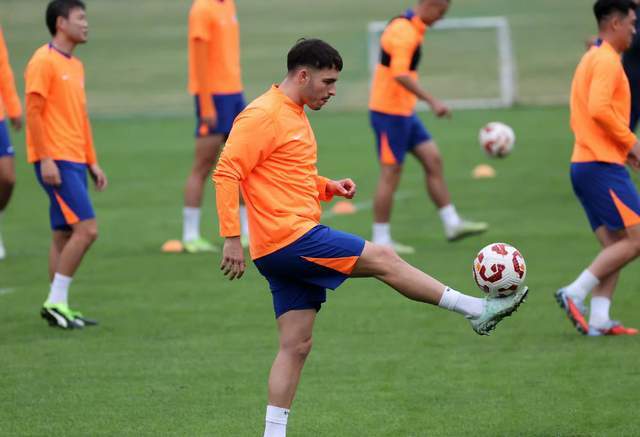 华体会app登录-洛佩斯转投西乙，泰山腾出外援名额，锻炼彭啸有功 邦本重返辽宁