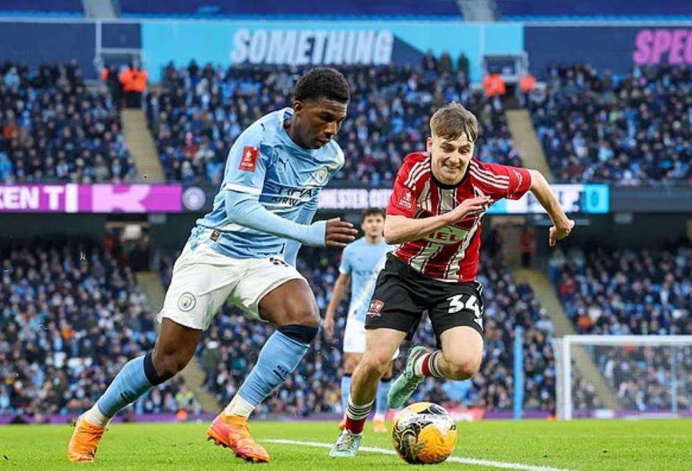 邮报：上周足总杯前，曼联将卡灵顿开放给埃克塞特城使用